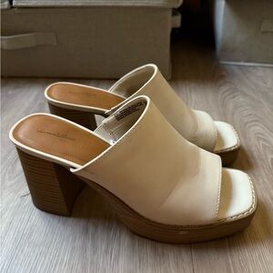 Universal Thread Tan Platform Mules